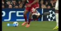 危险动作！贝林厄姆剪刀脚铲倒赫拉芬贝赫，裁判出示黄牌