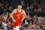 火力靠谱！胡金秋半场7中5拿到13分3板 三分2中1